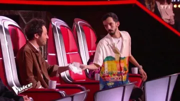 La chemise imprimé village de Menton portée par Bigflo dans l'émission The Voice : la plus belle voix du 13 mai 2023