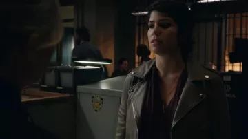 Reiss Gigi Leather Biker Jacket porté par Linda Reagan (Amy Carlson) vu dans Blue Bloods (S13E20)