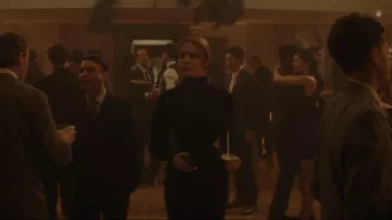 A.L.C. Katherine Cutout Velvet Turtleneck Maxi Vestido usado por Nancy Drew (Kennedy McMann) como se ve en Nancy Drew (S03E10)