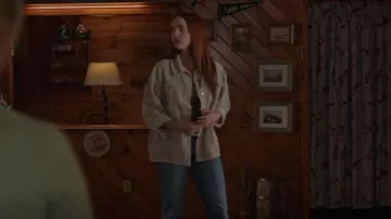 Levi’s Wedgie Icon Fit High Waist Jean porté par Maggie Sullivan (Morgan Kohan) vu dans Sullivan’s Crossing (S01E09)