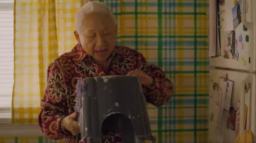 Tommy Hilfiger Borgoña Botón floral hasta la blusa de manga larga usada por la abuela (Lori Tan Chinn) como se ve en Awkwafina es Nora de Queens (S03E02)