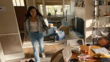 Cotton On Paige Scoop Neck Lace Trim Tee porté par Rosa Reyes (Natalia del Riego) comme vu dans NCIS: Los Angeles (S14E20)