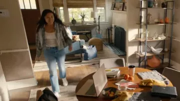 Agolde Riley Rogpped Straight Leg Jeans porté par Rosa Reyes (Natalia del Riego) vu dans NCIS: Los Angeles (S14E20)