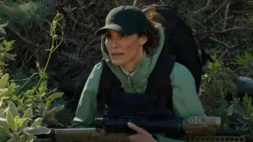 Chaqueta Patagonia Skysail usada por Kensi Blye (Daniela Ruah) como se ve en NCIS: Los Ángeles (S14E20)