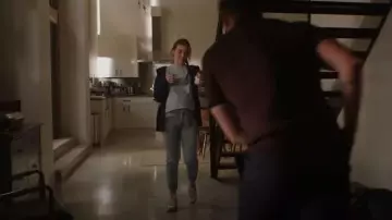 Rag & Bone Retro Runner Sneakers usadas por Kameron (Chelsea Kane) como se ve en 9-1-1 (S06E18)