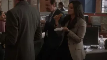 Rails Jac Blazer Honey Plaid usado por Jessica Knight (Katrina Law) como se ve en NCIS (S20E21)