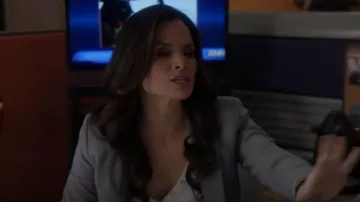 Blazer gris teórico usado por Jessica Knight (Katrina Law) como se ve en NCIS (S20E21)