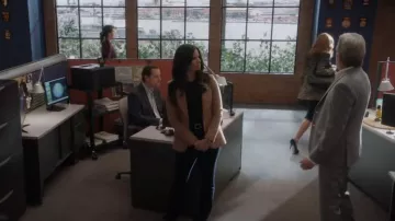 Montana Silversmiths River Rock Feather Whispers Reloj usado por Jessica Knight (Katrina Law) como se ve en NCIS (S20E21)