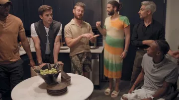 Diapositivas de cuero Chanel usadas por Jonathan Van Ness como se ve en Queer Eye (S07E03)