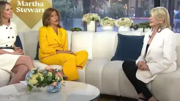 Brunello Cucinelli Châle Revers Blazer à poitrine unique porté par Martha Stewart tel que vu dans Aujourd’hui le 15 mai 2023