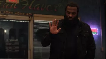 Chaqueta militar de dos bolsillos para hombre de Levi's usada por Clive 'Gogo' Richardson (Josh Bonzie) como se ve en Saint X (S01E04)