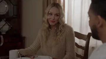 Chloé Ladder Stitch Crewneck Lana usada por Laura Fine-Baker (Monet Mazur) como se ve en All American (S05E20)