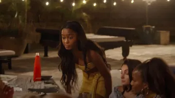 Ami clubwear Yellow Sleeveless Ruched Sexy Party Dress porté par Ciara Miller comme vu dans Summer House (S07E14)