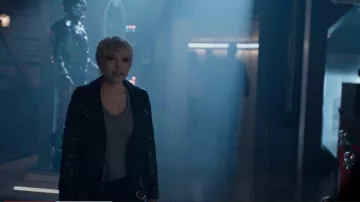 Veste en cuir de broderie Scotch & Soda Star portée par Nora West-Allen (Jessica Parker Kennedy) comme on le voit dans The Flash (S09E12)