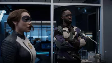 Puma P.A.M. Polo porté par Chester P. Runk (Brandon McKnight) vu dans The Flash (S09E12)