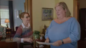 Alfred Dunner Knit Layered Look Sweater usado por Sandee Greene como se ve en Somebody Somewhere (S02E03)