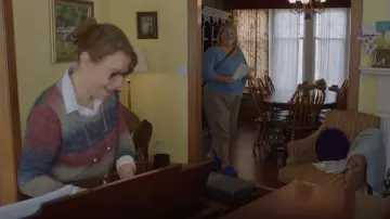 Birkenstock Boston Buckle Suede Mules usados por Sam (Bridget Everett) como se ve en Somebody Somewhere (S02E03)