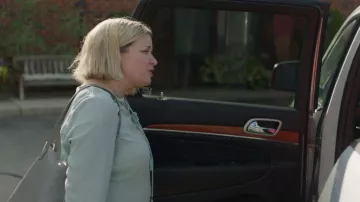 Madewell Medium Leather Transport Tote usado por Tricia Miller (Mary Catherine Garrison) como se ve en Somebody Somewhere (S02E04)