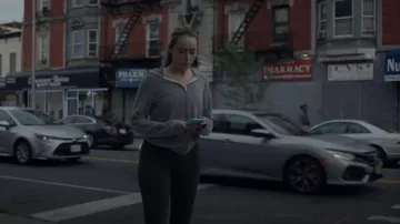 Pantalon Lululemon Align™ High-Rise 25 » porté par Emily Thomas (Alycia Debnam Carey) vu dans Saint X (S01E06)