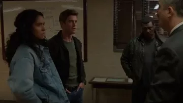 Bonne veste américaine oversize High Pile Fleece Trucker portée par Stella Kidd (Miranda Rae Mayo) vue dans Chicago Fire (S11E21)
