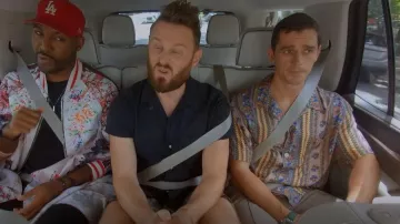 Bode Hampshire Floral Short Sleeve Shirt usada por Antoni Porowski como se ve en Queer Eye (S07E05)
