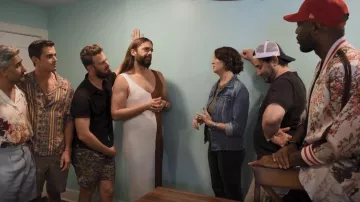 Staud Dana Vestido usado por Jonathan Van Ness como se ve en Queer Eye (S07E05)