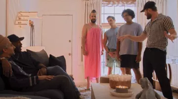 Velvet By Graham & Spencer Reese Vestido usado por Jonathan Van Ness como se ve en Queer Eye (S07E07)