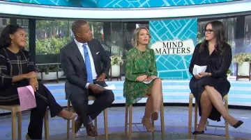 Christian Dior J'adior Slingback Pumps en negro usadas por Savannah Guthrie como se ve en Today el 18 de mayo de 2023