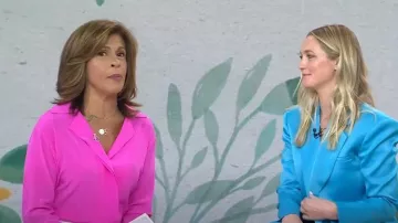 Blouse en soie extensible A.L.C. Kinsley portée par Hoda Kotb comme on le voit dans Aujourd’hui le 18 mai 2023