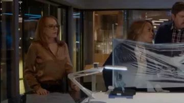 Madewell Medium Perfect Leather Belt worn by Catherine Willows (Marg Helgenberger) as seen in CSI: Vegas (S02E21)