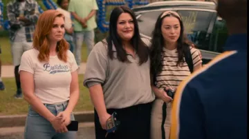 Camiseta a rayas Madewell Northside usada por Annie Sullivan (Anneliese Judge) como se ve en Sweet Magnolias (S02E03)