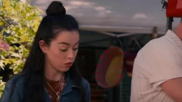 Collar Madewell Paperclip usado por Annie Sullivan (Anneliese Judge) como se ve en Sweet Magnolias (S02E03)