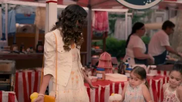 Chaqueta vaquera Retrofete Ada Puff-sleeve en blanco usada por CeCe Matney (Harlan Drum) como se ve en Sweet Magnolias (S02E03)