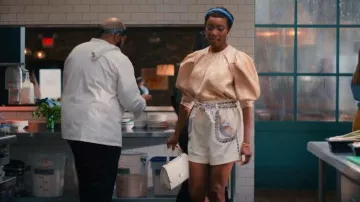 Ulla JOhnson Ivy Gilded Blusa usada por Helen Decatur (Heather Headley) como se ve en Sweet Magnolias (S02E06)