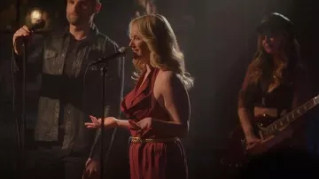 Amanda Uprichard Gracia Mono usado por Davia Moss (Emma Hunton) como se ve en Good Trouble (S05E10)