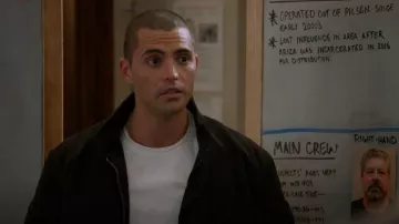 Chaqueta Rodd & Gunn Sherbrooke usada por Dante Torres (Benjamin Levy) vista en Chicago P.D. (S10E21)
