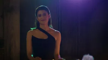 Combinaison Black Halo Brew portée par Cassie Perez (Ashley Reyes) vue dans Walker (S03E18)