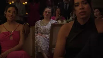 Antonio Melani X Born On Fifth Blue Floral Alizee Long Sleeve Midi Dress usado por el invitado de la boda como se ve en 9-1-1: Lone Star (S04E18)