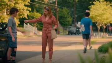 A.L.C. Cade Twill Combinaison ceinturée portée par Maddie Townsend (JoAnna Garcia) vue dans Sweet Magnolias (S02E05)