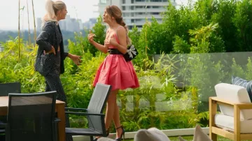 Kurt Geiger London Leather Shoreditch Courts usado por Chrishell Stause como se ve en Selling Sunset (S06E01)