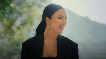 Fendi F es Pendientes Fendi usados por Bre Tiesi como se ve en Selling Sunset (S06E06)