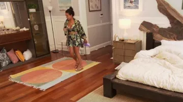 Sandalias Birkenstock Arizona Shearling usadas por Danielle Olivera como se ve en Summer House (S07E14)