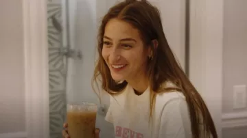 Lovers and Friends Camiseta gráfica usada por Amanda Batula vista en Summer House (S07E14)