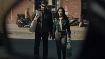 Joe's Jeans Georgia High-Rise Stretch Coated Skinny Jeans usados por Melody 'Mel' Bayani (Liza Lapira) como se ve en The Equalizer (S03E17)