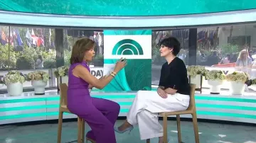 Pull en cachemire en laine porté par Elise Loehnen comme vu dans Aujourd’hui le 22 mai 2023