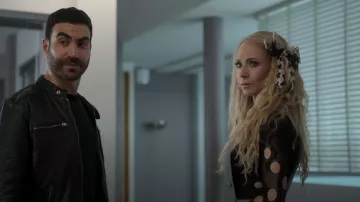 True Decadence Bow Hair Clip In Black With Cream Lace worn by Keeley Jones (Juno Temple) as seen in Ted Lasso (S03E11)