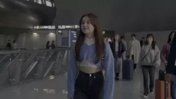 Bdg Washed Black Puddle JEans portés par Kitty (Anna Cathcart) comme on le voit dans XO, Kitty (S01E01)