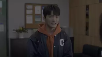 Covernat Bomber Jack­et worn by Dae (Choi Min-young) as seen in XO, Kitty (S01E01)