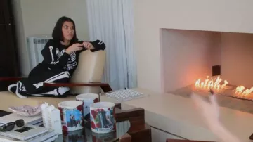 Vans Old Skool Sneakers portés par Kourtney Kardashian comme on le voit dans The Kardashians (S03E01)