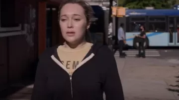 Monrow Supersoft Zip Up Hoody porté par Emily Thomas (Alycia Debnam Carey) vu dans Saint X (S01E07)